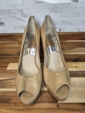 Michael Kors Women's Nude Peep-Toe Pumps S18